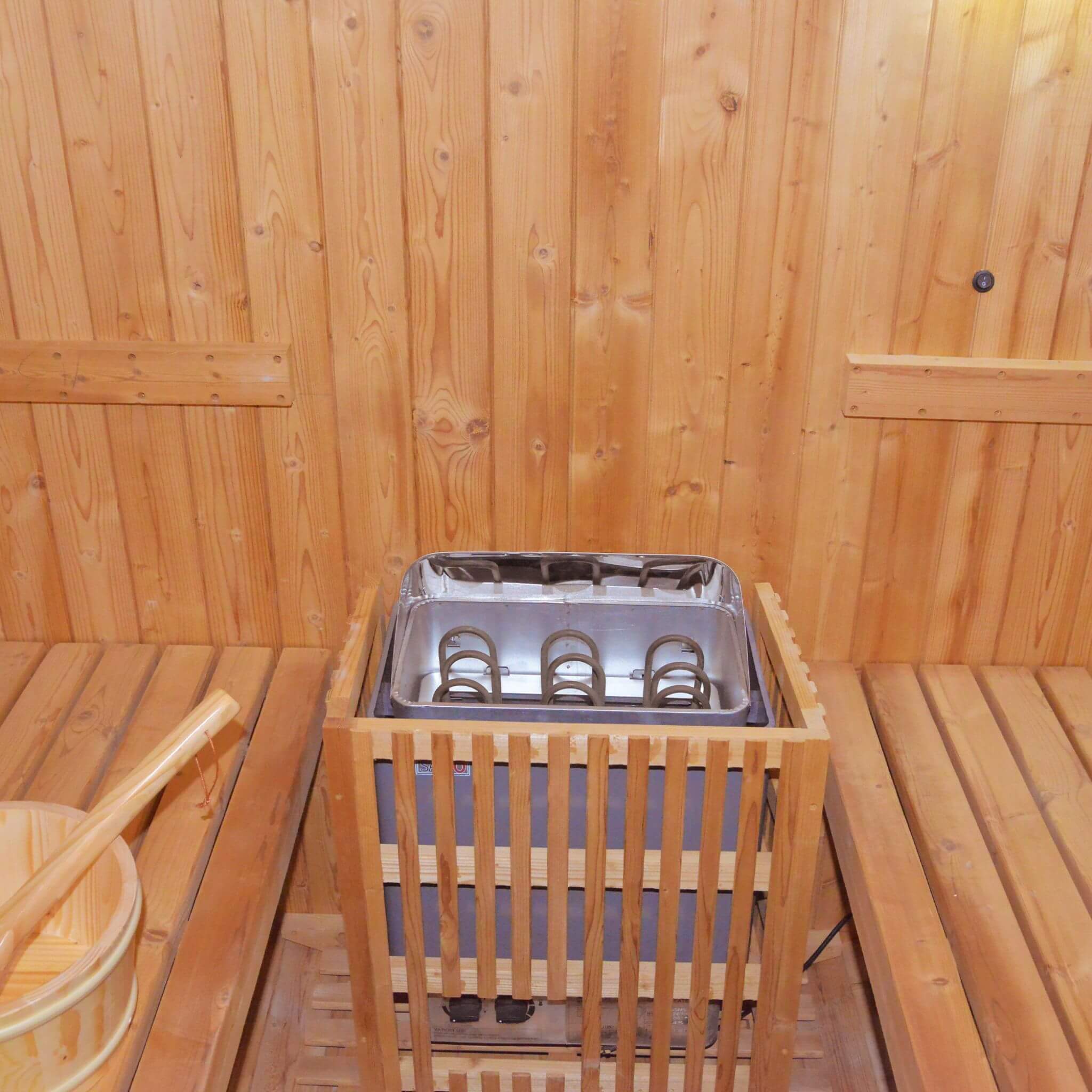 4-Person Thermora Ignite American White Oak Outdoor Wooden Barrel Sauna