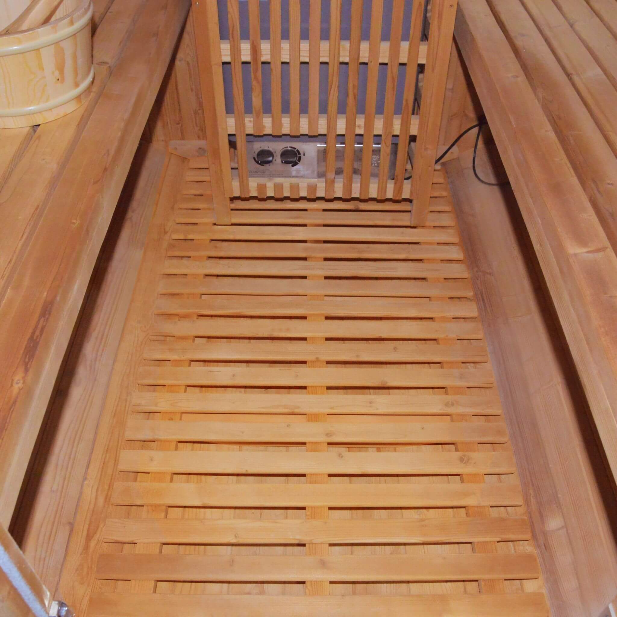 4-Person Thermora Ignite American White Oak Outdoor Wooden Barrel Sauna